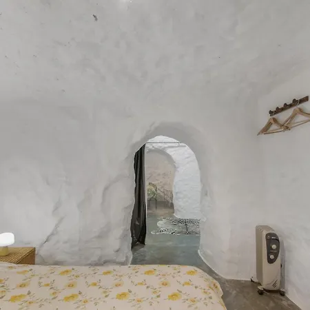 Casa Cueva Rural, Calima 컨트리하우스 *
